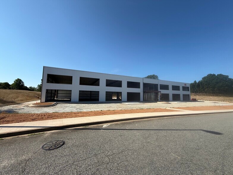 107 Towne Center Dr. Greer SC 29650, Greer, SC à louer - Photo du bâtiment - Image 2 de 8