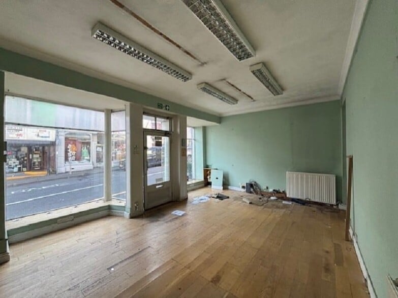 50 Rhosmaen St, Llandeilo for sale - Interior Photo - Image 2 of 14