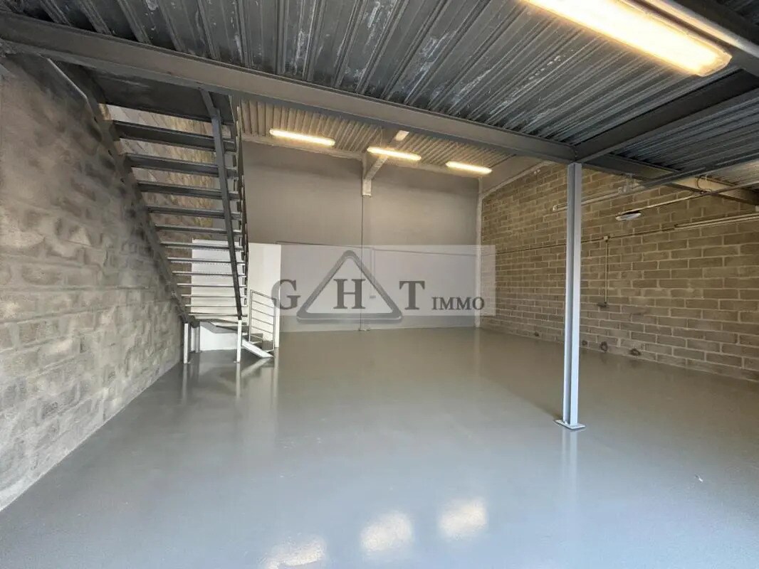 Industrial in Villeneuve-la-Garenne for lease Interior Photo- Image 1 of 5