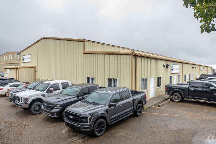 1206 5th St, Nisku, AB à louer - Photo du bâtiment - Image 2 de 4
