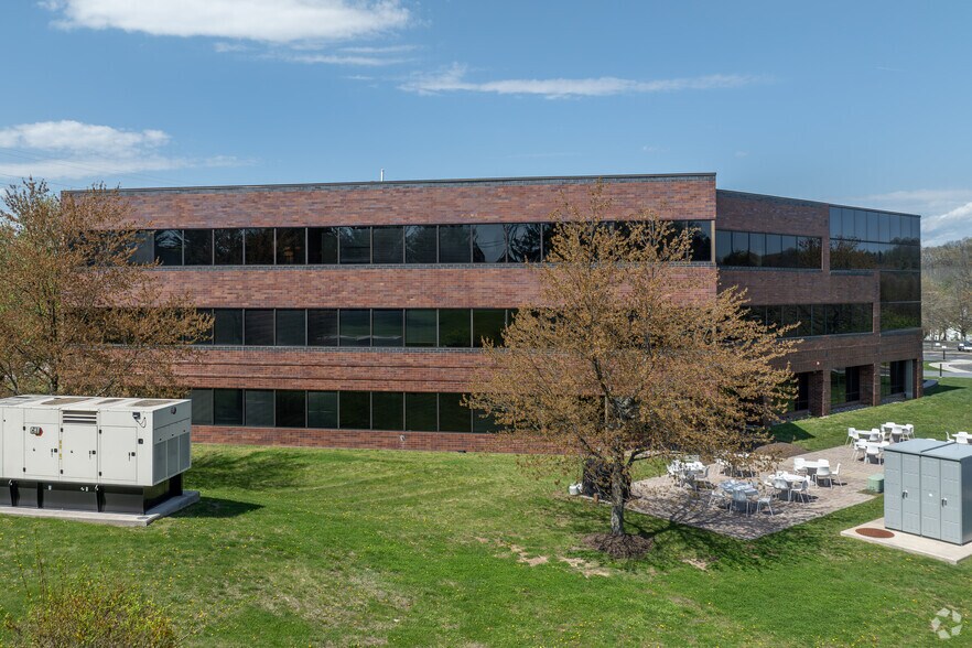 7111 Valley Green Rd, Fort Washington, PA à louer - Photo du bâtiment - Image 3 de 7