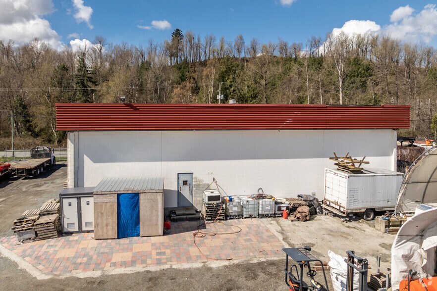 990 Riverside Rd, Abbotsford, BC à vendre - Photo du bâtiment - Image 3 de 4