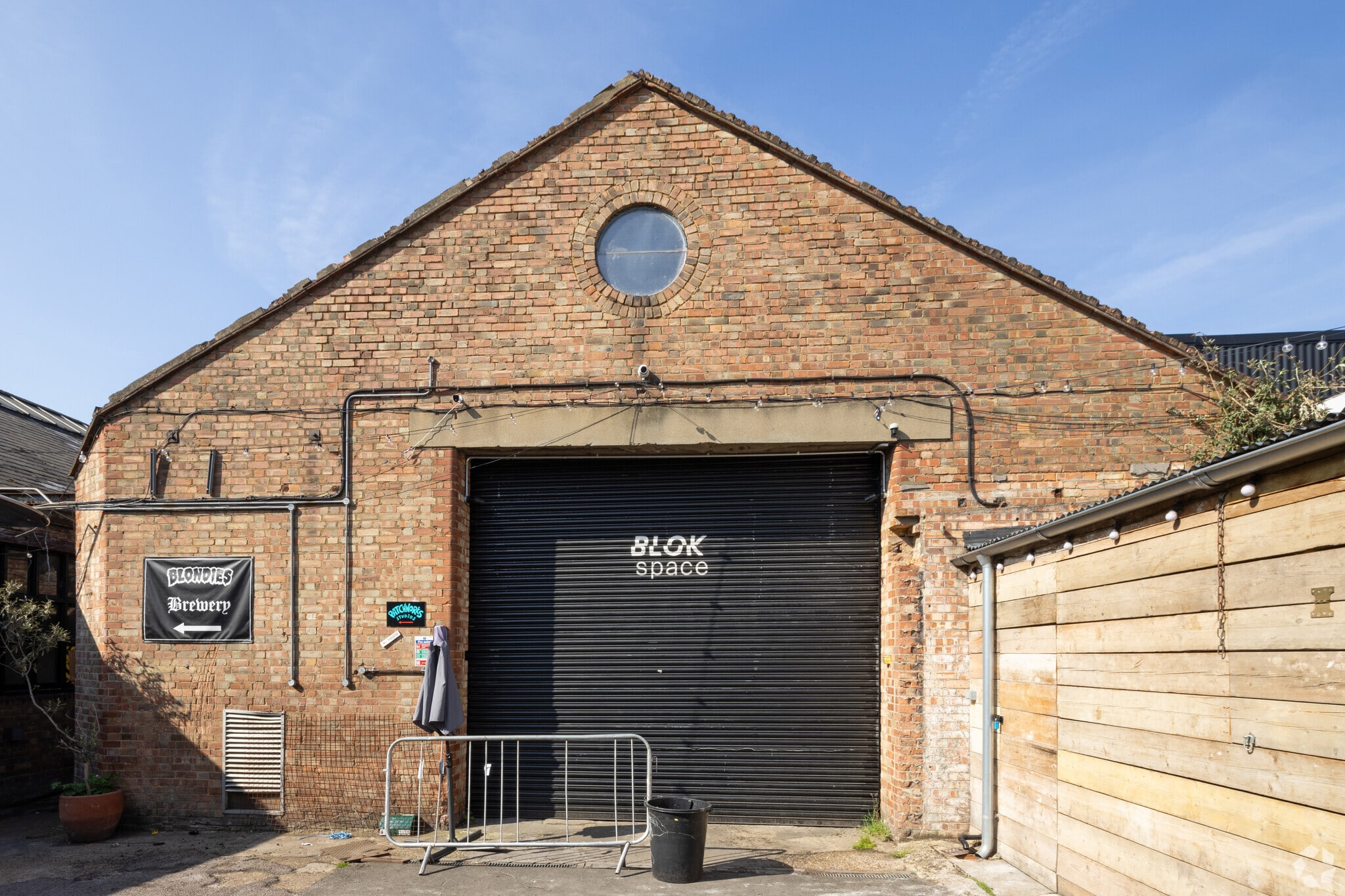 258A Church Rd, London for lease Primary Photo- Image 1 of 5