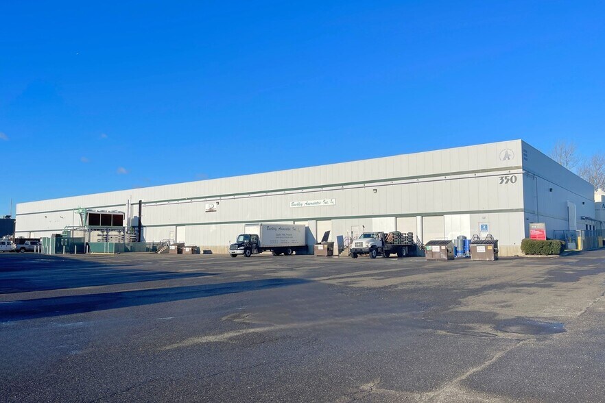 350 Long Beach Blvd, Stratford, CT à vendre - Photo du bâtiment - Image 2 de 4