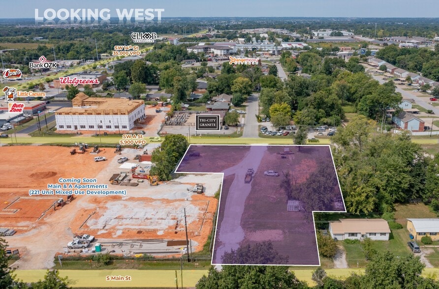 1111 SW A St, Bentonville, AR à vendre - Photo du bâtiment - Image 2 de 3