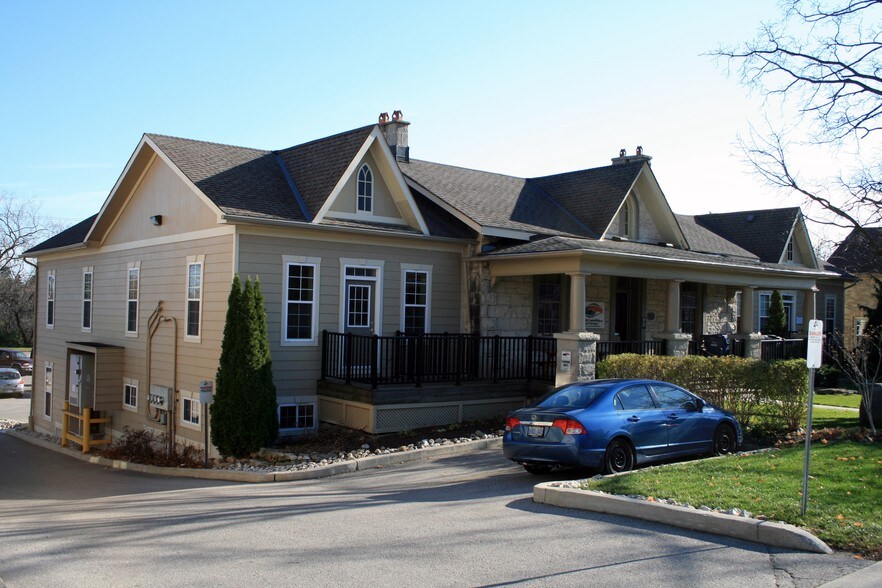 109 Surrey St E, Guelph, ON à vendre - Photo principale - Image 1 de 1