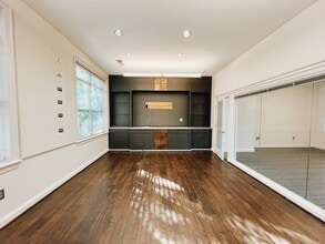 1800 Camden Rd, Charlotte, NC for lease Interior Photo- Image 2 of 4