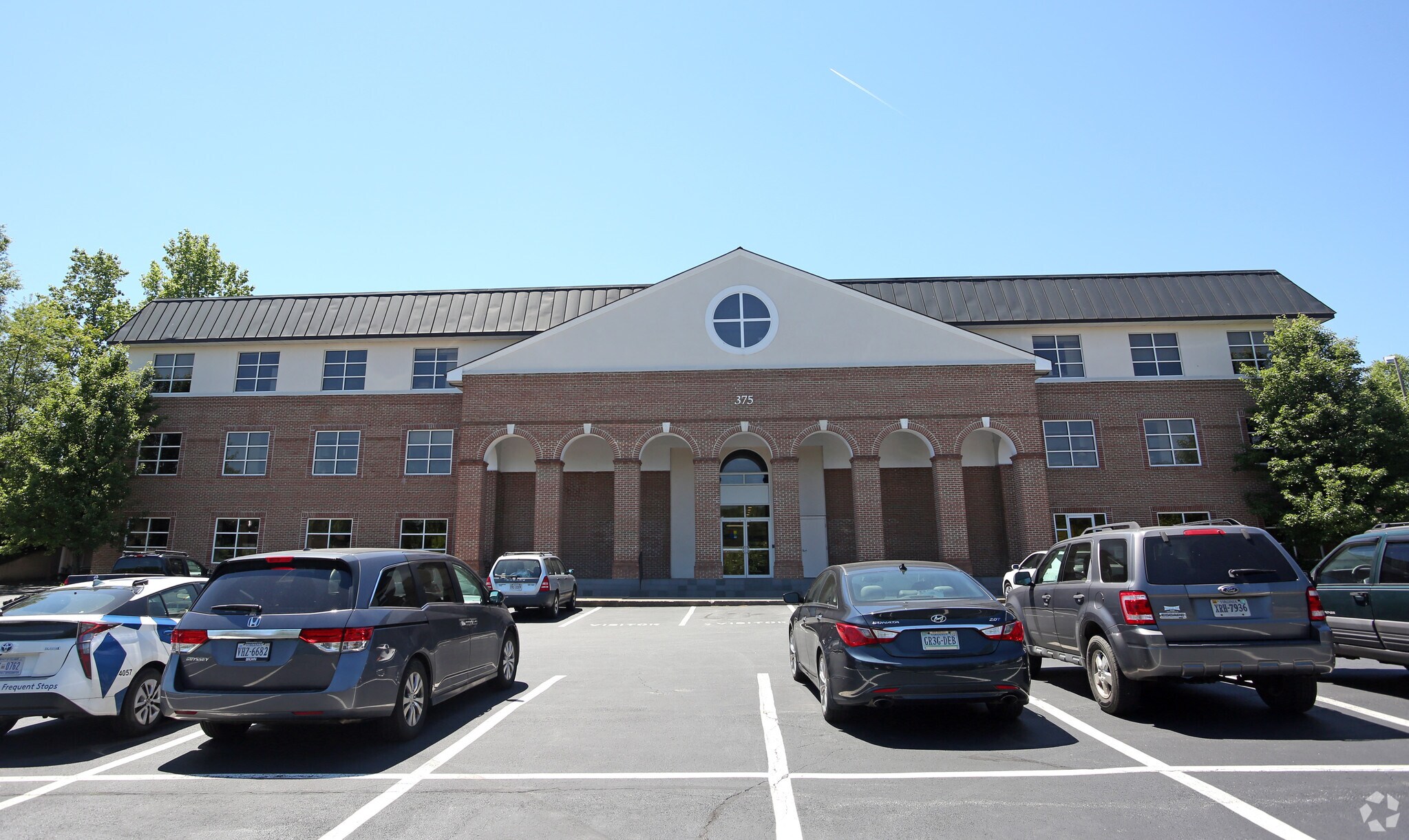 375 Greenbrier Dr, Charlottesville, VA à louer Photo du bâtiment- Image 1 de 13