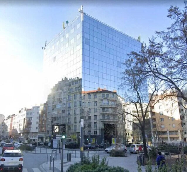 Bureau dans Villeurbanne à louer - Photo du bâtiment - Image 2 de 19
