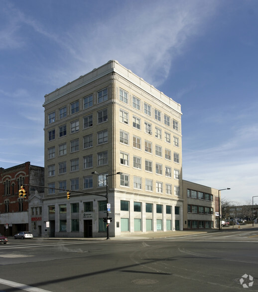 333 S Main St, Akron, OH à vendre - Photo du bâtiment - Image 1 de 1