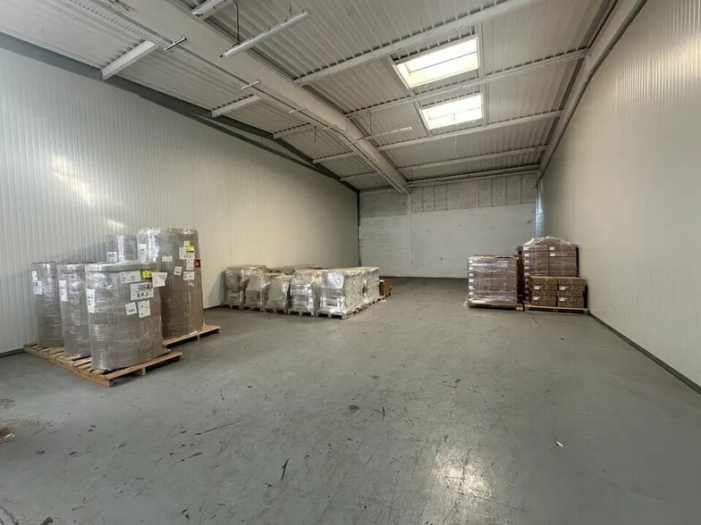 Flex in Strasbourg for lease - Interior Photo - Image 3 of 8