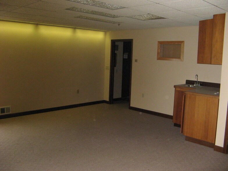 160 W Park St, Gillett, WI à vendre - Photo intérieure - Image 2 de 10