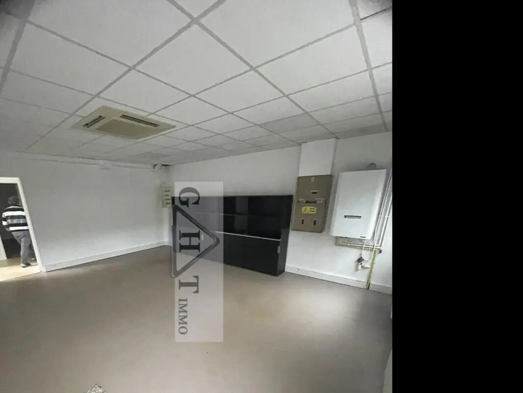 Industrial in Ennery for lease Building Photo- Image 1 of 11