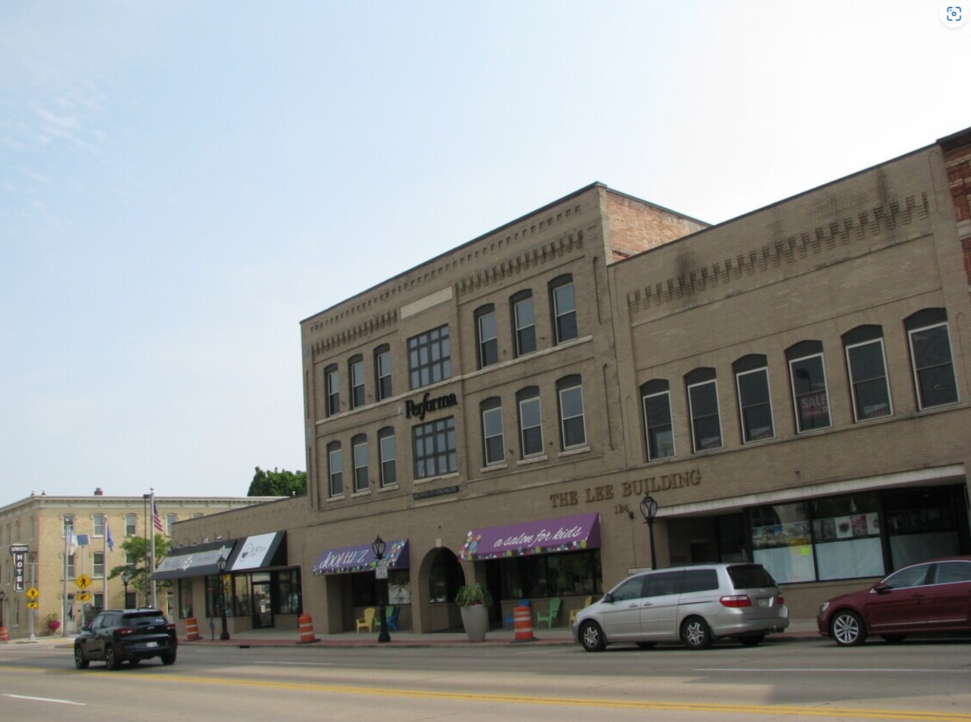 124 N Broadway, De Pere, WI for lease Primary Photo- Image 1 of 14