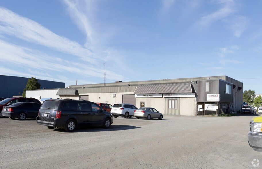 505 Kenora Ave, Hamilton, ON for sale - Primary Photo - Image 2 of 2