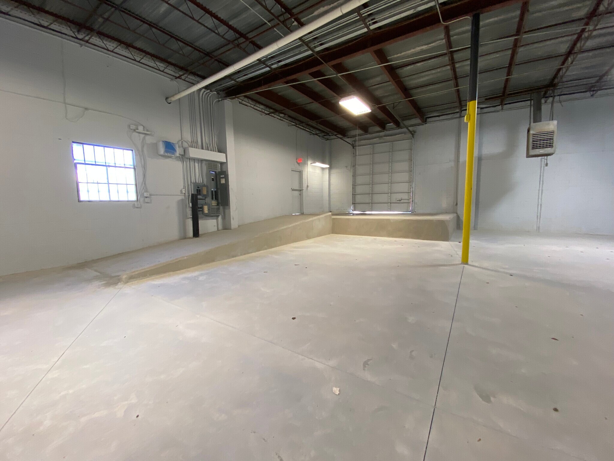 400 Edgewood Ave S, Jacksonville, FL for lease Interior Photo- Image 1 of 2