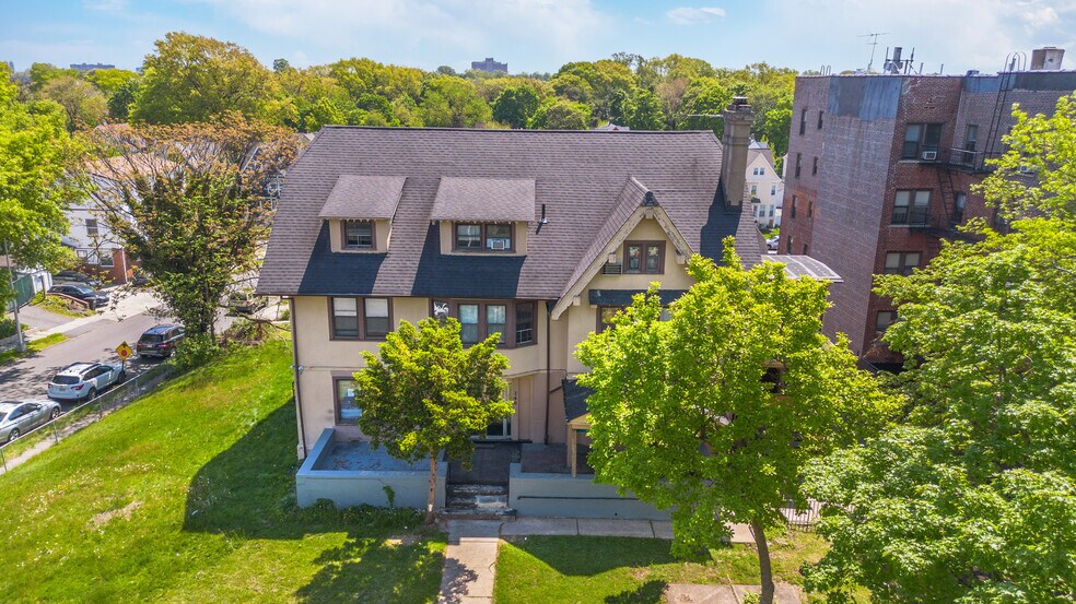 146 S Munn Ave, East Orange, NJ à vendre - Photo du bâtiment - Image 3 de 28