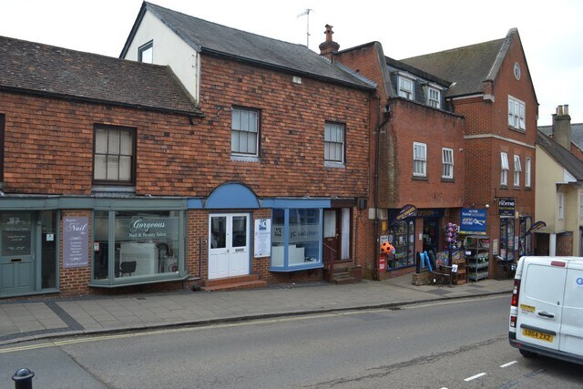 11 High St, Alton à louer Photo du bâtiment- Image 1 de 4