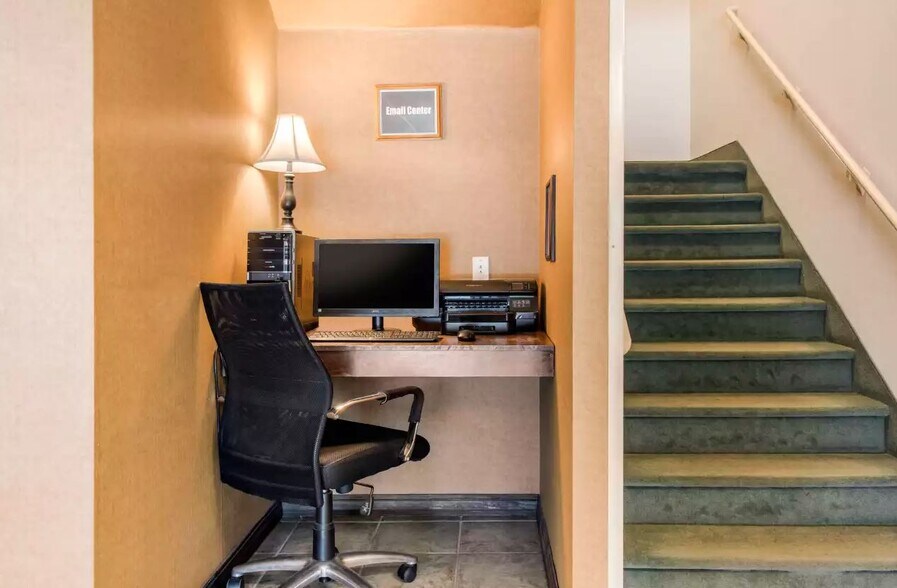 750 Hogan Rd, Bangor, ME à vendre - Photo intérieure - Image 2 de 8