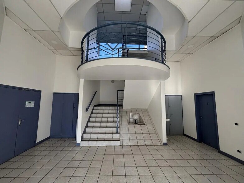 Industriel dans Villepinte à louer - Photo du bâtiment - Image 3 de 14