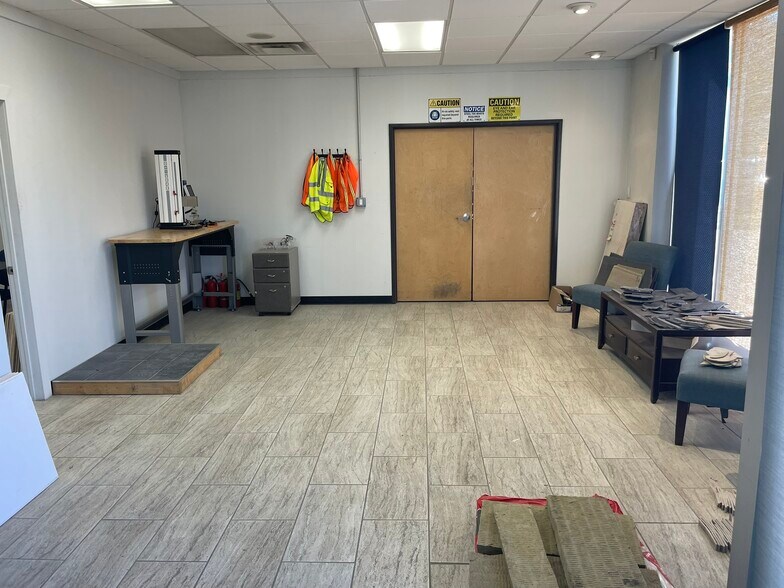 10827 Alder Cir, Dallas, TX for sale - Interior Photo - Image 2 of 10