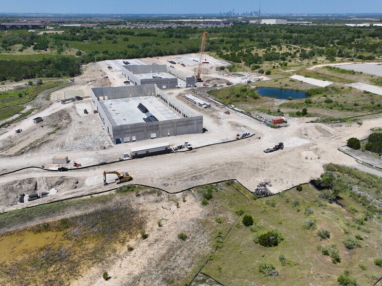 9500 Decker Ln, Austin, TX à louer - Photo du bâtiment - Image 3 de 12