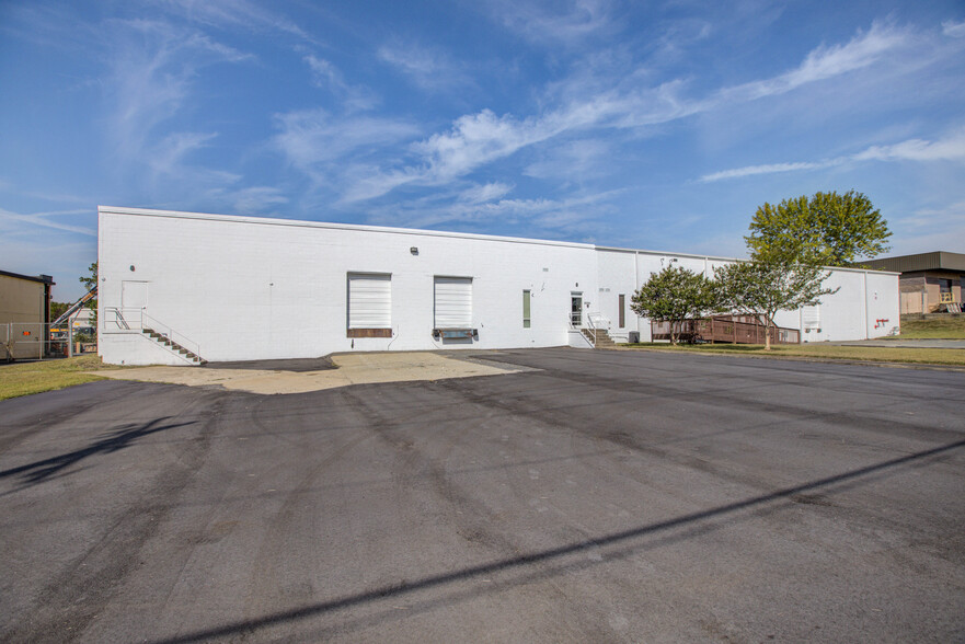 10000 Industrial Dr, Pineville, NC for sale - Building Photo - Image 1 of 1