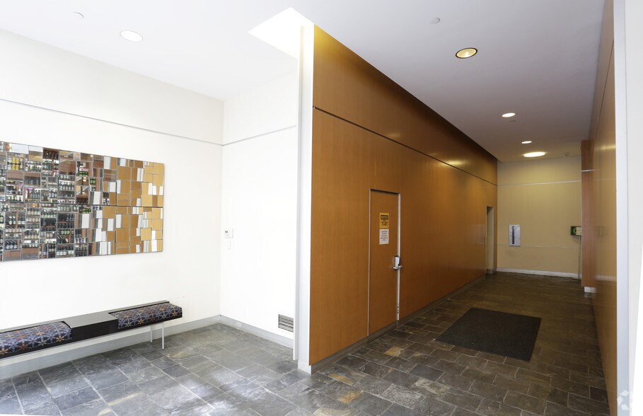 914-922 Penn Ave, Pittsburgh, PA for lease - Lobby - Image 2 of 5