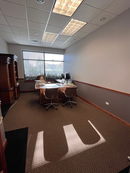 215 Remington Blvd, Bolingbrook, IL à vendre - Photo du bâtiment - Image 3 de 6