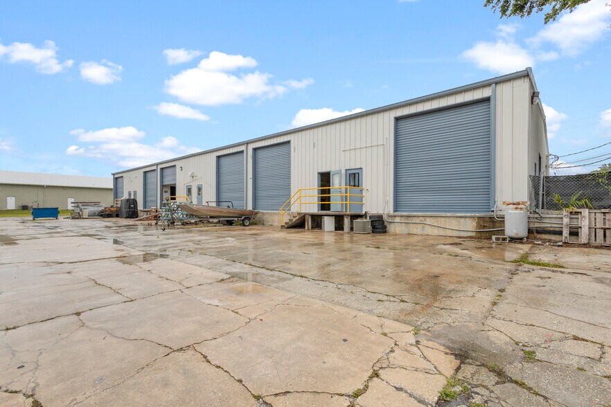 2853 Kirby Cir NE, Palm Bay, FL à louer - Photo du bâtiment - Image 2 de 9