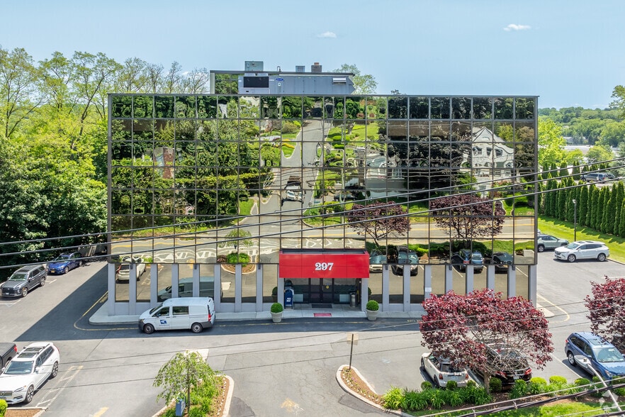 297 Knollwood Rd, White Plains, NY for lease - Building Photo - Image 2 of 12