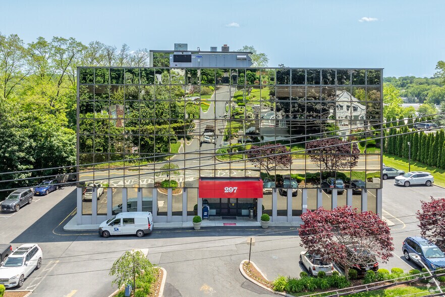 297 Knollwood Rd, White Plains, NY à louer - Photo du bâtiment - Image 2 de 12