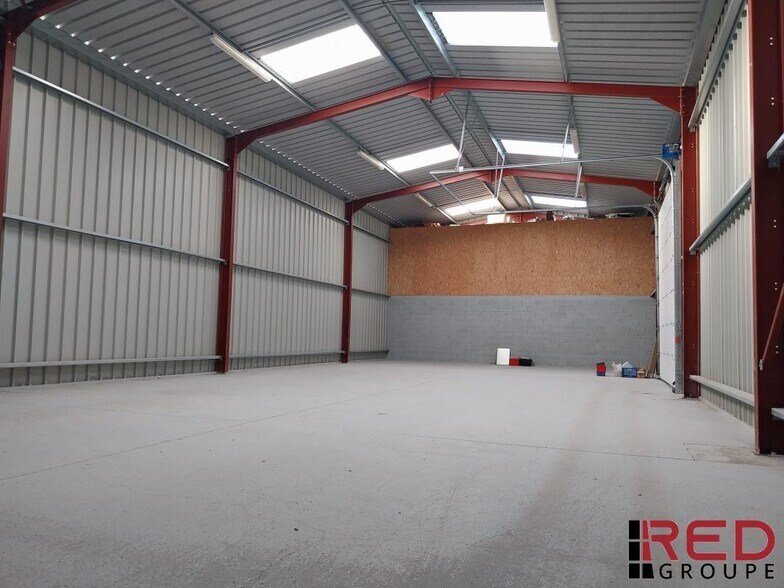 Industrial in Septèmes-les-Vallons for lease - Interior Photo - Image 2 of 4