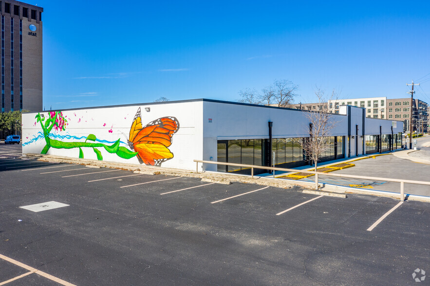 1126 N Saint Marys St, San Antonio, TX for lease - Building Photo - Image 3 of 13