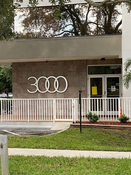 3000 Gulf To Bay Blvd, Clearwater, FL for lease - Building Photo - Image 2 of 9