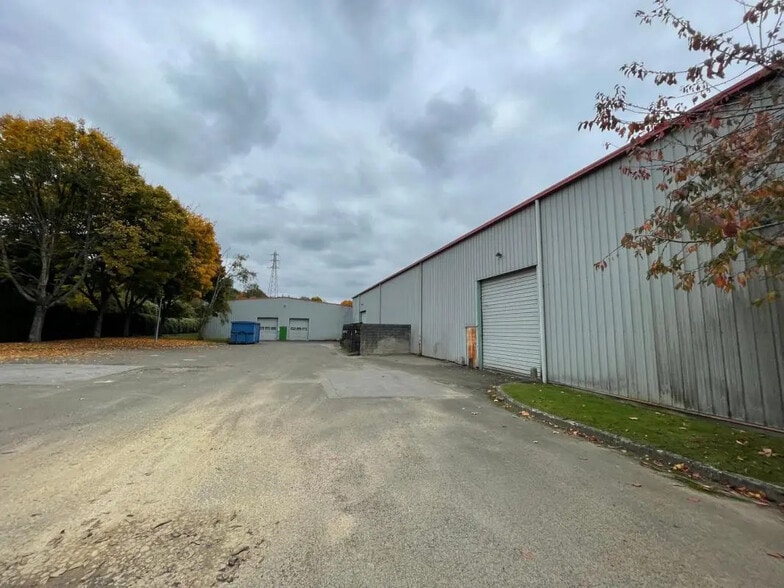 Office in Trappes for lease - Building Photo - Image 1 of 7