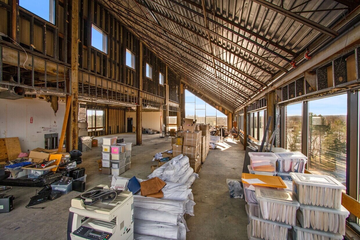 595 Pawtucket Blvd, Lowell, MA for lease Interior Photo- Image 1 of 4