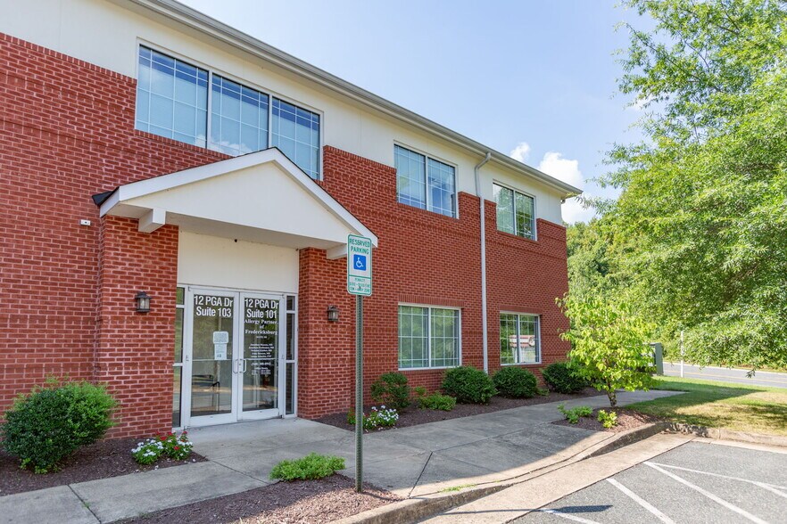 12 PGA Dr, Stafford, VA à louer - Photo du bâtiment - Image 2 de 3