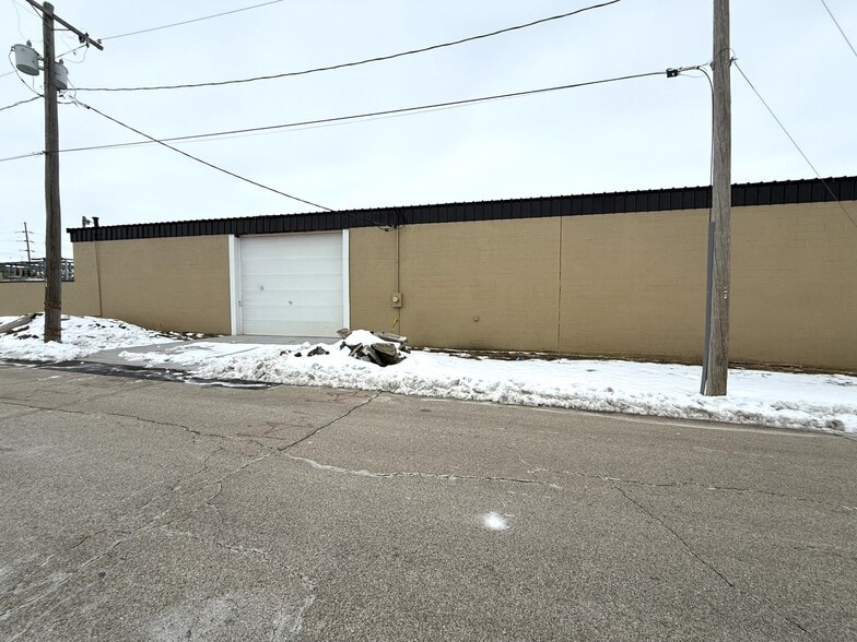 151 Ferris st, Galesburg, IL for sale - Building Photo - Image 3 of 29