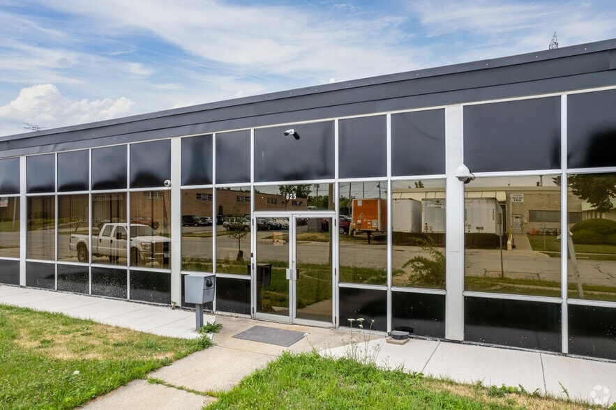 625 Factory Rd, Addison, IL for sale - Primary Photo - Image 1 of 35