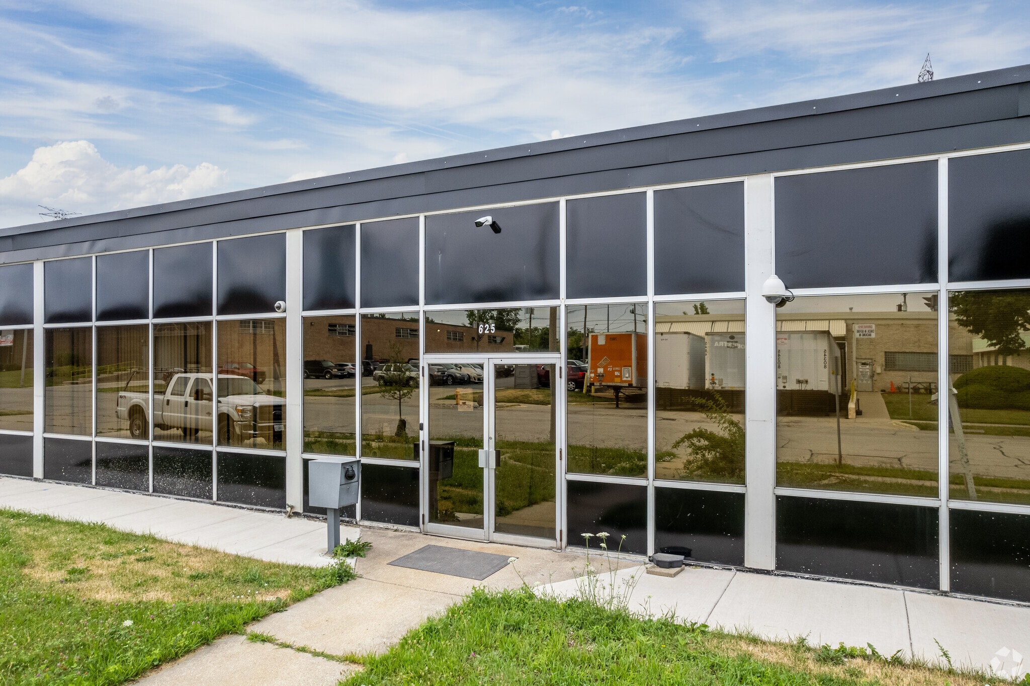 625 Factory Rd, Addison, IL for sale Primary Photo- Image 1 of 36