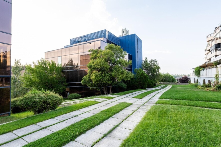 Office in Madrid, Madrid for sale - Building Photo - Image 1 of 1