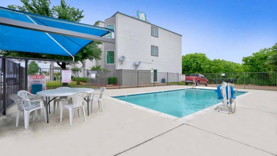 8601 Benbrook Blvd, Benbrook, TX à vendre - Photo du bâtiment - Image 3 de 12