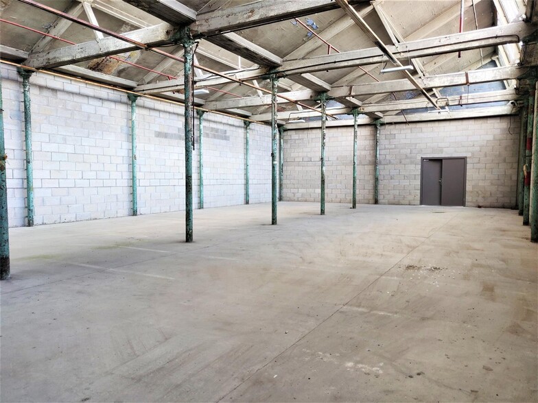 Bentinck St, Bolton for lease - Building Photo - Image 3 of 11