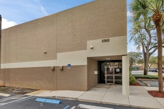 5861 Miami Lakes Dr, Miami Lakes, FL for lease Interior Photo- Image 2 of 3