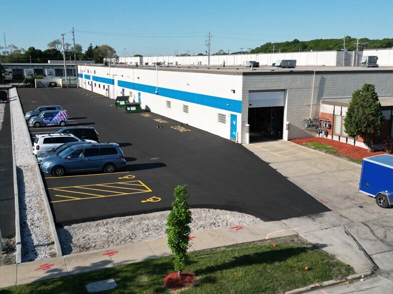 11331 W Rogers St, West Allis, WI for lease - Building Photo - Image 3 of 5