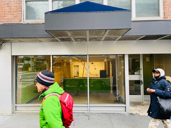 Plus de détails pour 1412 1st Ave, New York, NY - Commerce de détail à louer