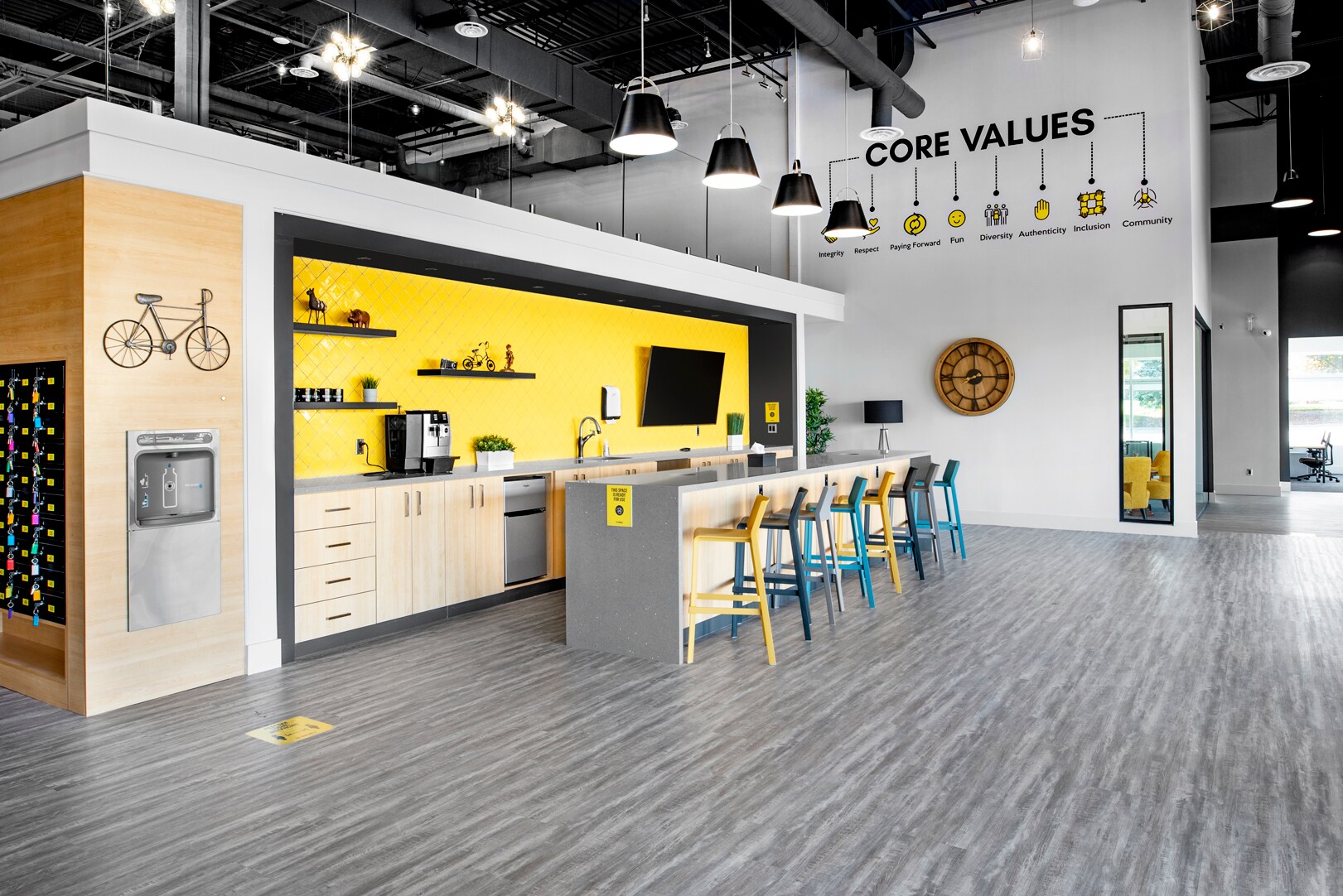 600 Matheson Blvd W, Mississauga, ON à louer Photo du bâtiment- Image 1 de 22