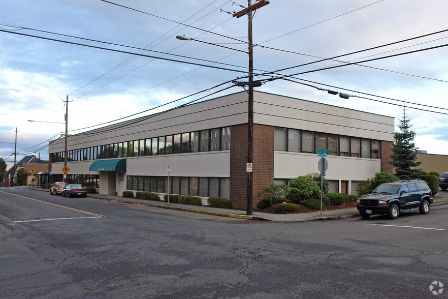 4425 NE Broadway St, Portland, OR for lease - Building Photo - Image 1 of 2