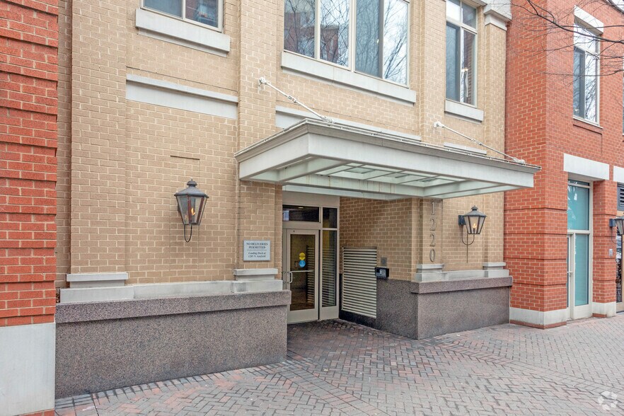 1220 N Fillmore St, Arlington, VA à louer - Photo du bâtiment - Image 3 de 4